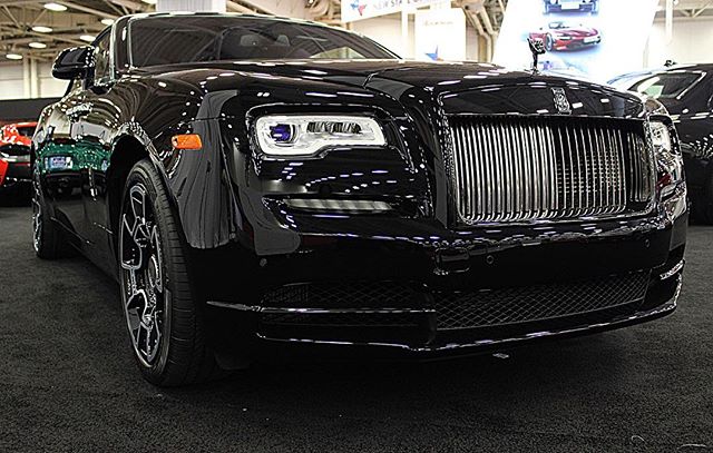 The wheels on this Rolls Royce are absolute perfection!! Check out the exotics on the upper level at the #DFWAutoShow! #rollsroyce #luxurycar #autoshow #dallas #sundayfunday