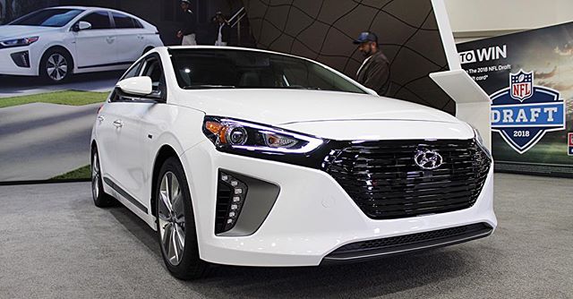 Look at those gorgeous LED’s! You can’t pass up a car that looks this good🤩 #dfwautoshow #autoshow #hyundai #carshow #dallas #sundayfunday