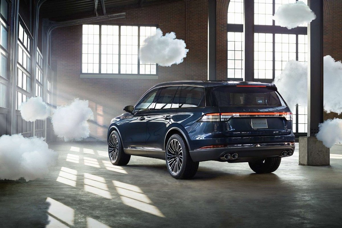 Wow is all we have to say about the 2018 Lincoln Aviator! #AutoShowDallas #DFWAutoShow https://t.co/c2RyWprv5M