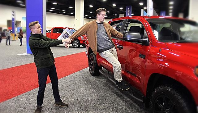 We’ve got a screamer on aisle 3...come on man, there’s more to see at the #ftworthautoshow! You don’t have to throw a fit over ONE truck😏 #auto #sundayfunday #autoshow #truck