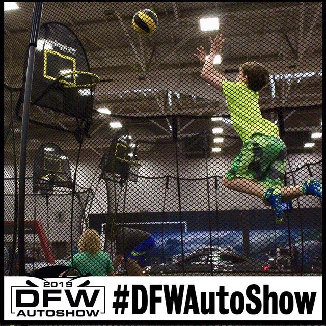 This kid has some major #marchmadness! There are lots of things for your kids to do at the #dfwautoshow, so make sure you check it out before it’s too late! #dallas #autoshow #basketball