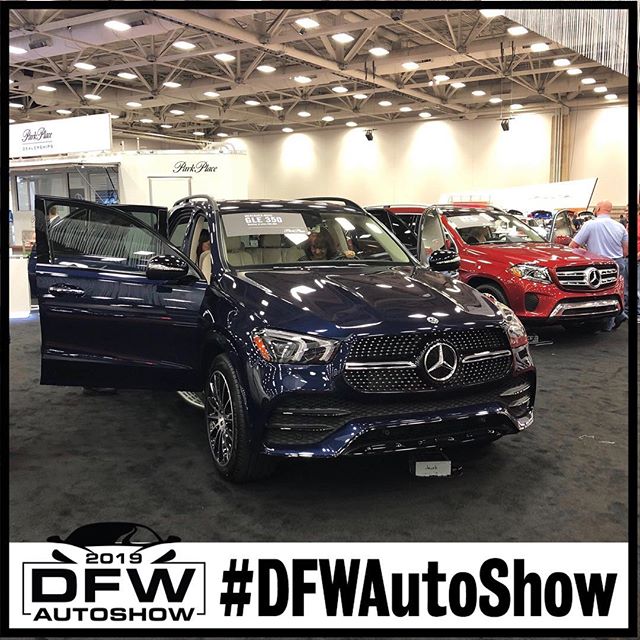 We can’t decide between the blue or red🤔...which Mercedes would you choose? #dfwautoshow #mercedes #dallas