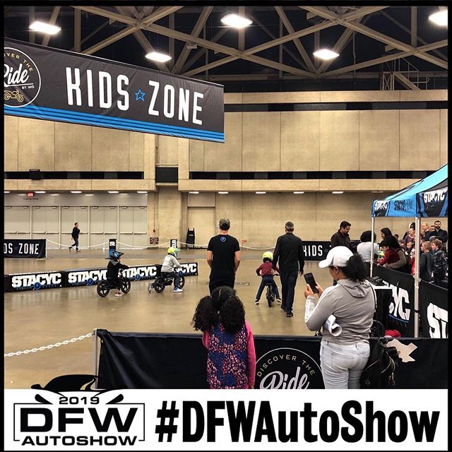 Do your kids have a need for speed? Stop by the kids zone at the #dfwautoshow and watch them take off!🚴‍♀️🚴‍♂️ #autoshow #fun #dallas